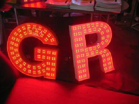 沛县LED发光字常见的安装误区。